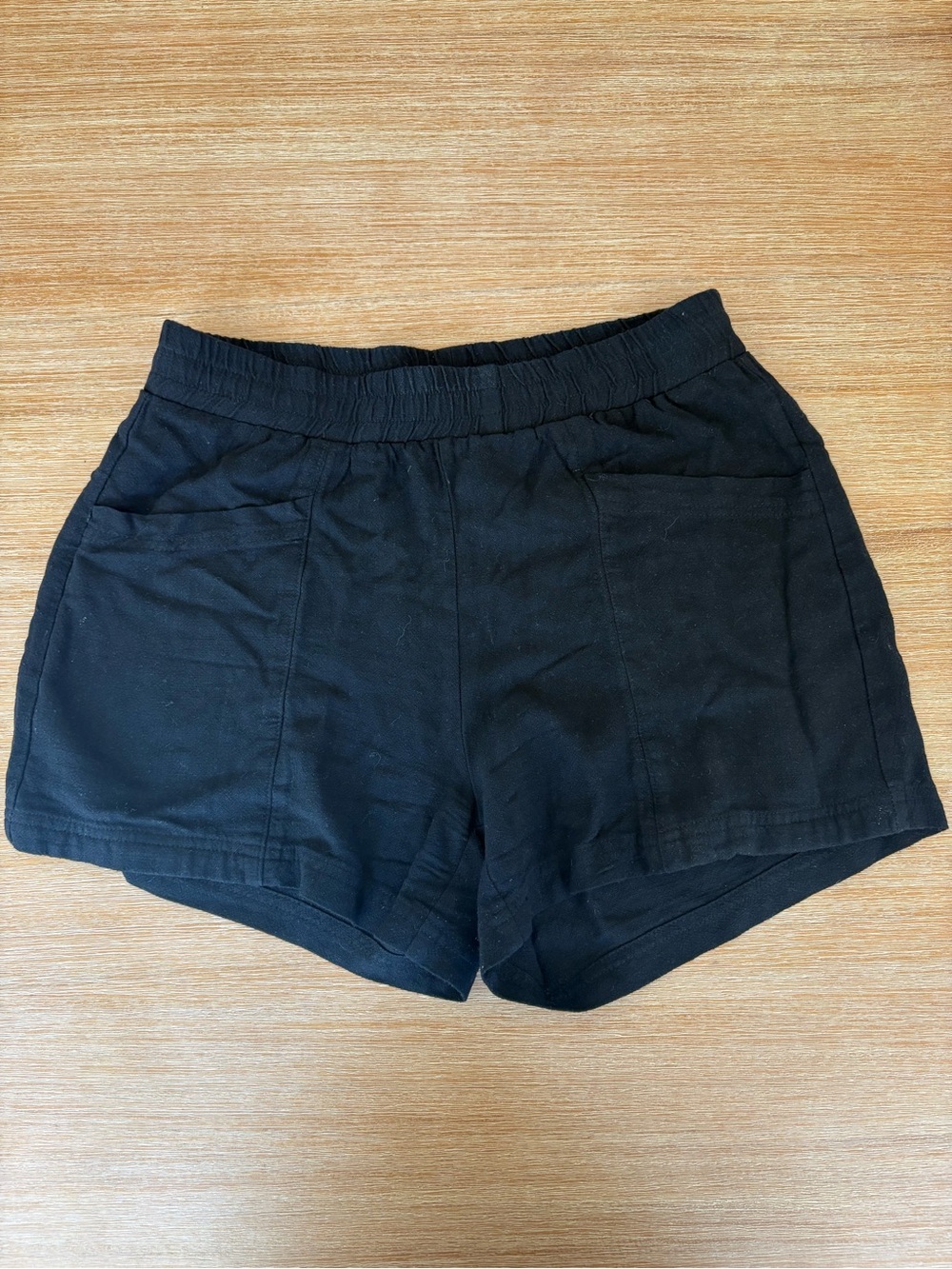 Evereve Black Pull-On Shorts with Front Pockets